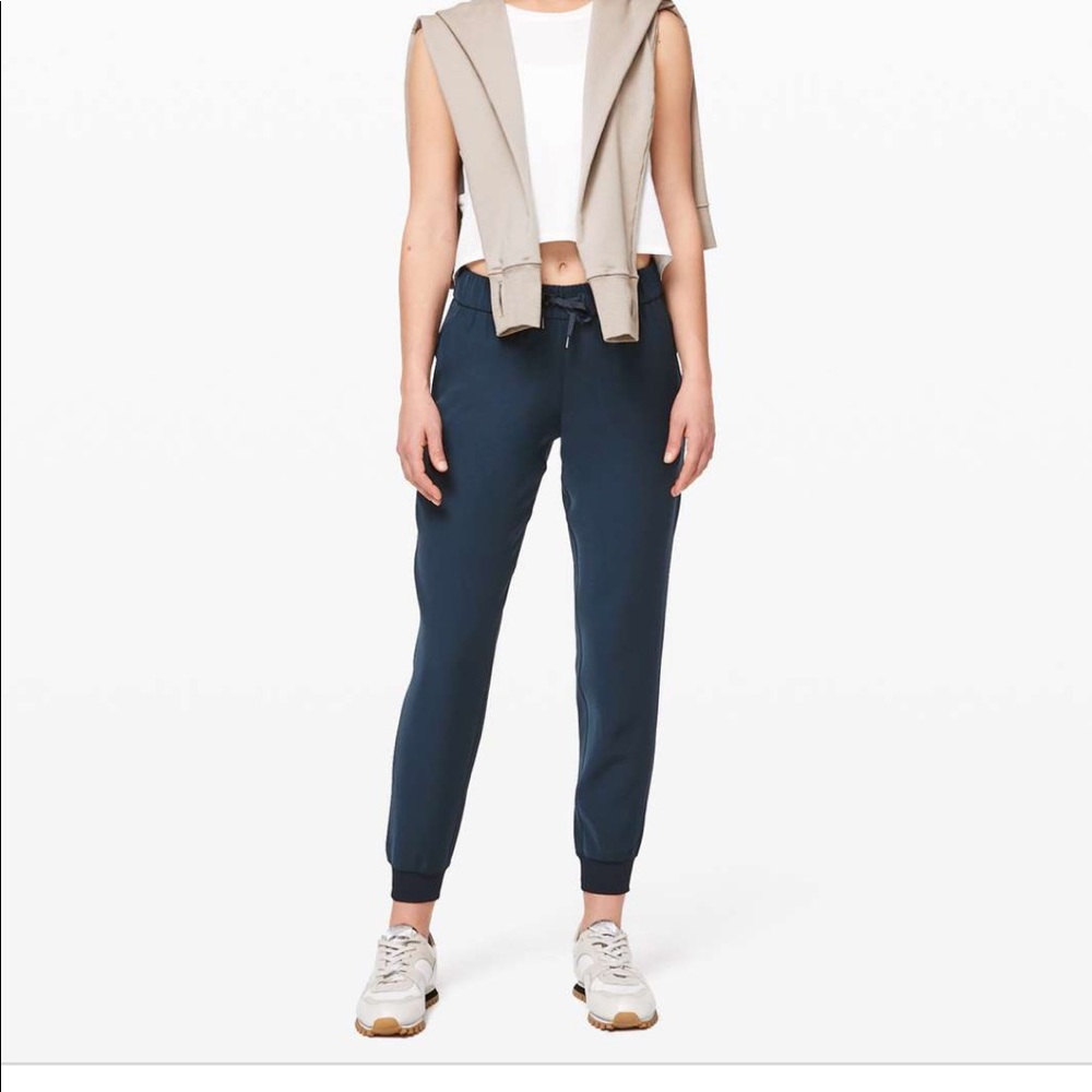Lululemon On the Fly jogger